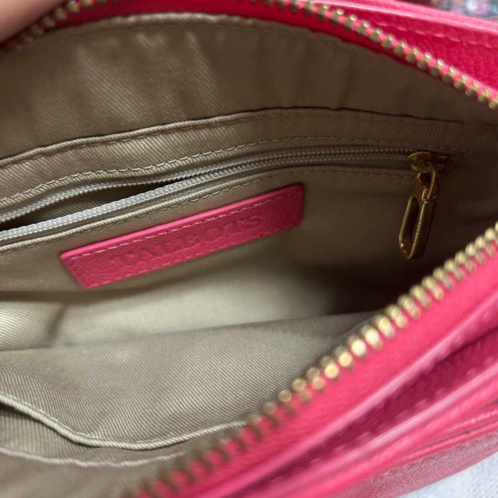 Talbots Pink Leather Shoulder Bag EUC
Approx 9”X 6” x 2 1/2” - Picture 6 of 10